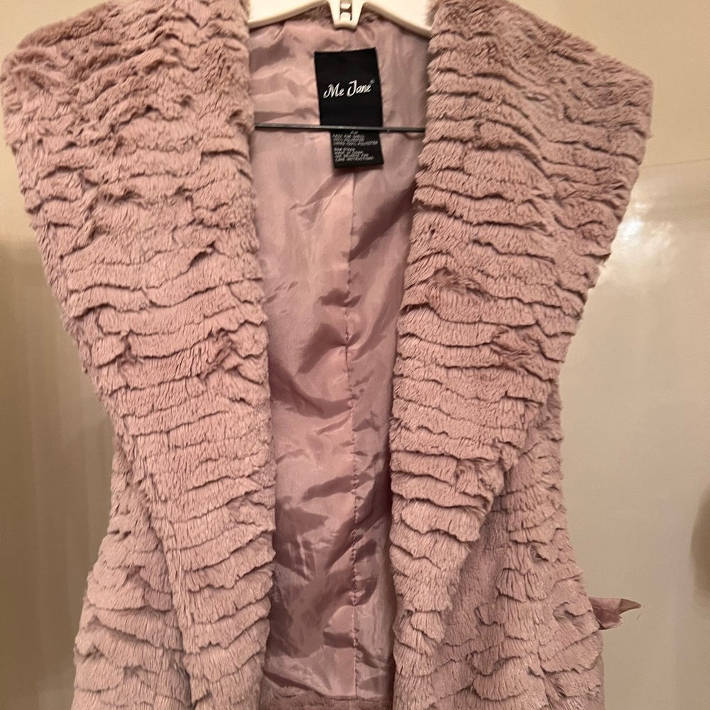 Me Jane Faux Fur Sleeveless jacket